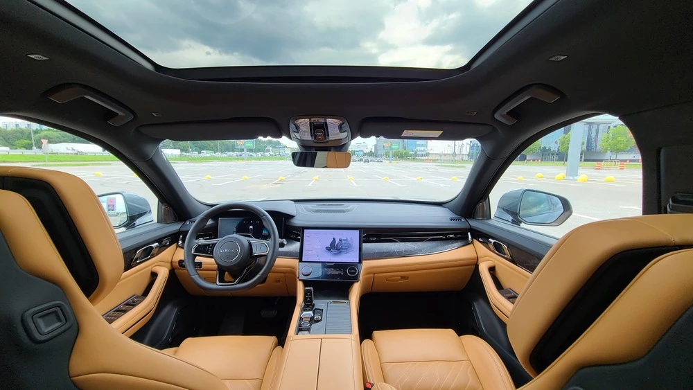 Lynk & Co 09 салон интерьер панорама