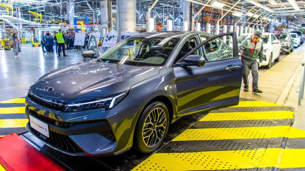 Лифтбек «Москвич 6» производство седан спереди сбоку