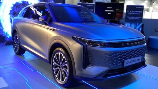 Кроссовер Omoda C9 для ЮАР Exeed RX спереди сбоку