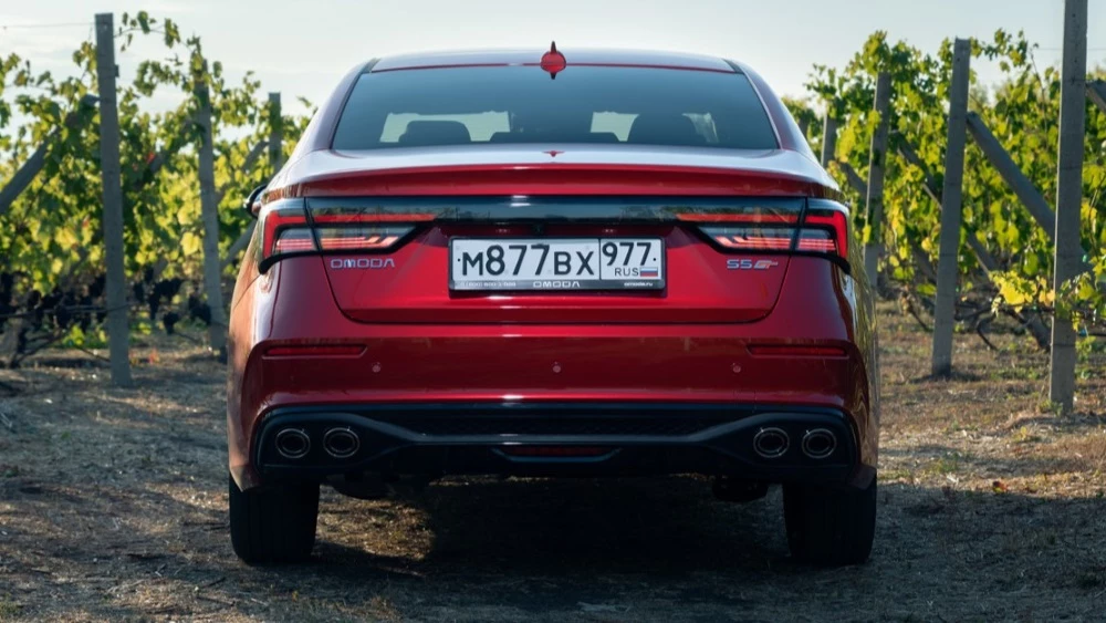 Omoda S5 GT сзади