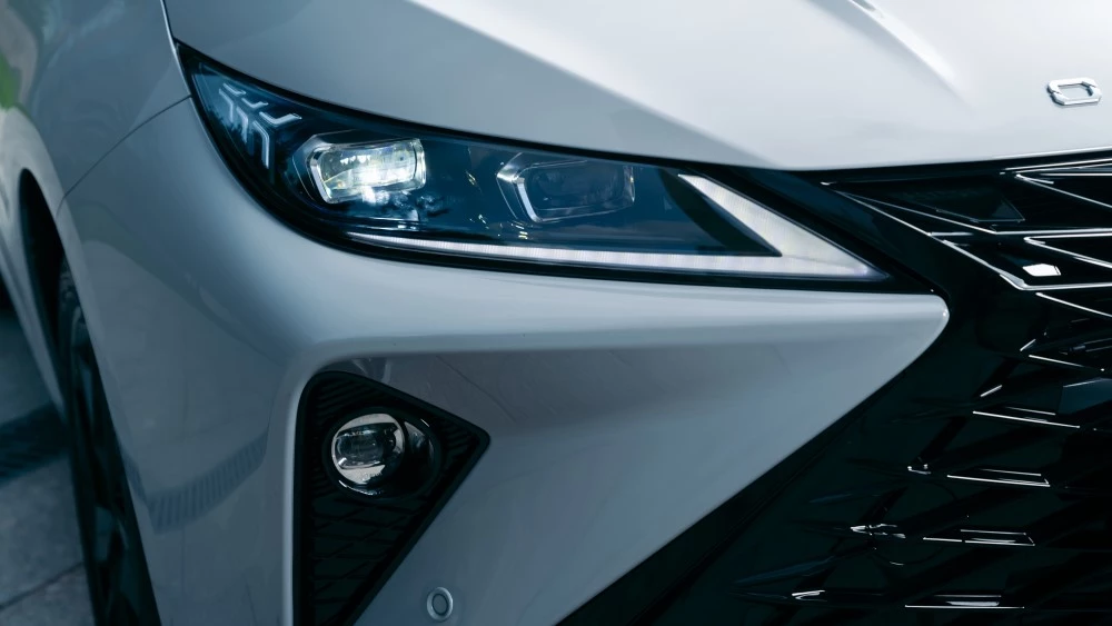 Omoda S5 GT спереди оптика