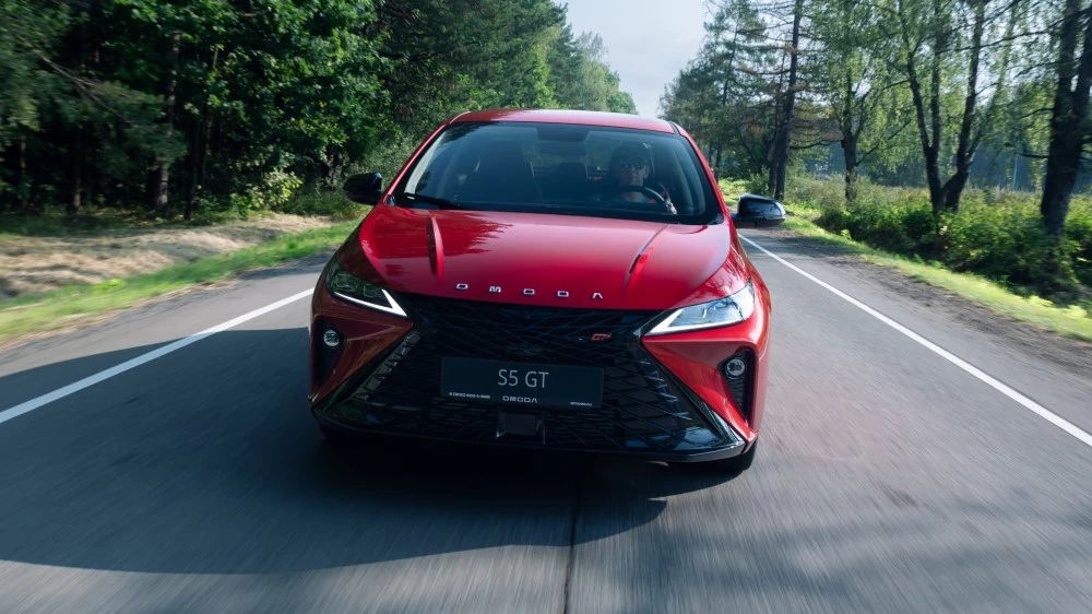 Полмиллиона за шильдик: главные вопросы о дебюте Omoda S5 GT. Взгляд Егора Васильева Omoda S5 GT спереди