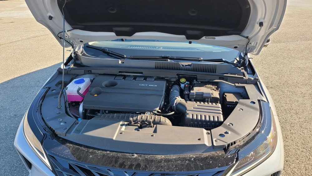 Omoda S5 GT капот открыт двигатель