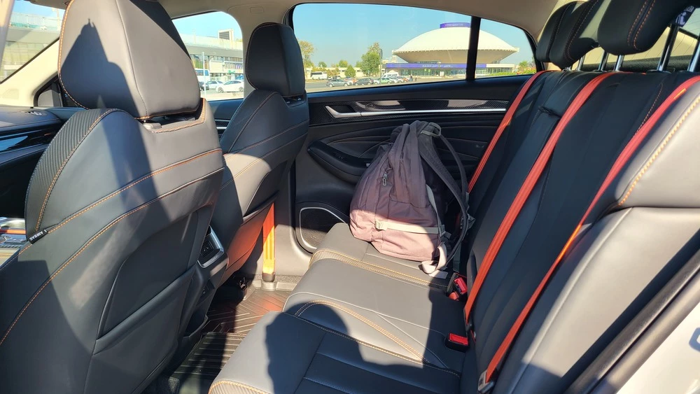 Omoda S5 GT салон интерьер второй ряд