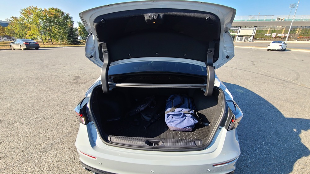 Omoda S5 GT багажник сзади открыт
