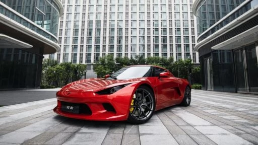 Спортивное купе SSC SC-01 спорткар сбоку спереди