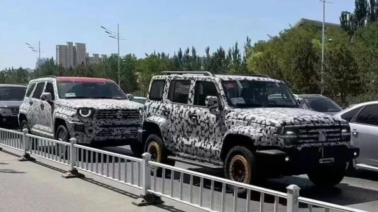 Tank 300 с V6 спереди сбоку Tank 700 дорожные тесты шпионские фото