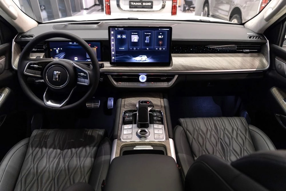 За что полюбили Tank 500 в России салон интерьер