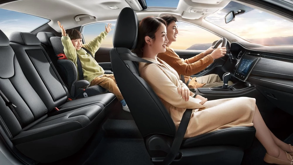 Салон интерьер седан Venucia D60 Plus