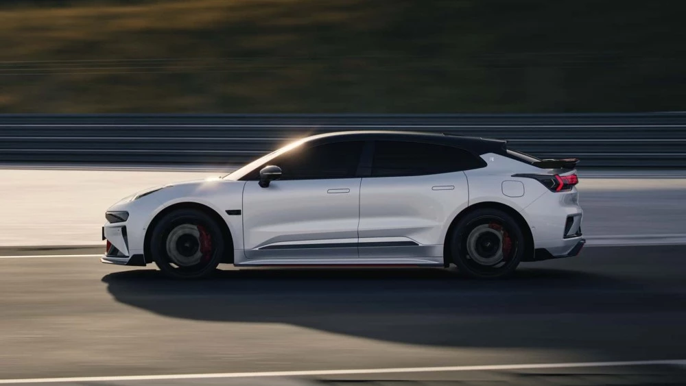 Электрический лифтбек Zeekr 001 FR сбоку