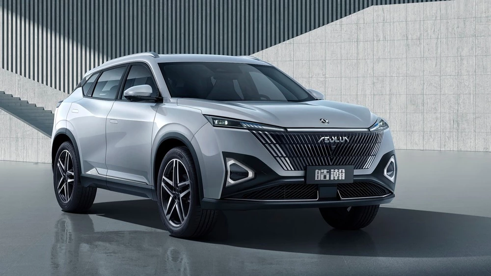 Dongfeng Aeolus Mage спереди сбоку