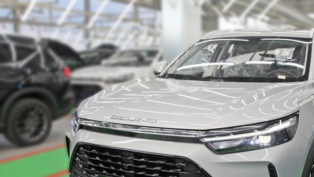 Кроссовер Dongfeng Fengon ix7 на заводе «Автотор» сбоку