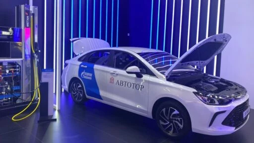 BAIC U5 Plus на метане на газе битопливный сбоку спереди