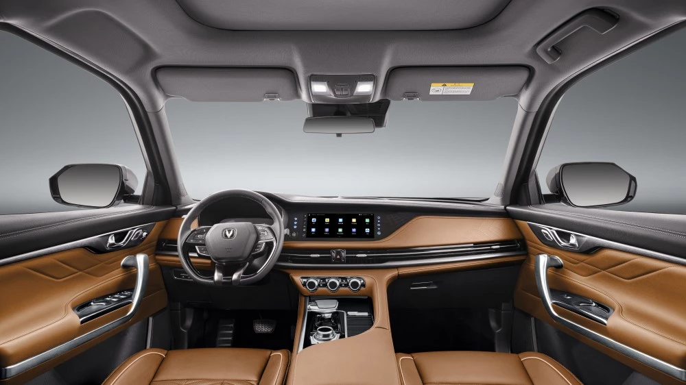 Обновленный кроссовер Changan CS95 New салон интерьер