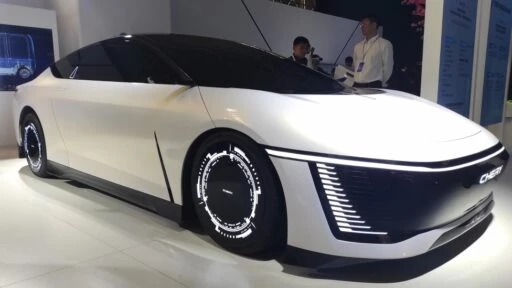 Концепт-кар Chery Aero сбоку спереди