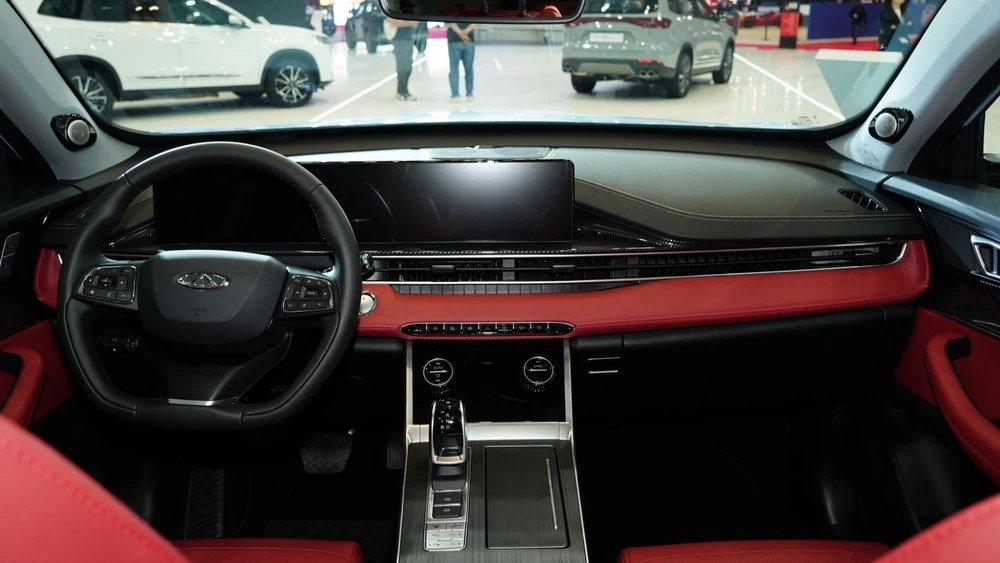 Гибридный кроссовер Chery Tiggo 7 Pro PHEV Женевский автосалон салон интерьер