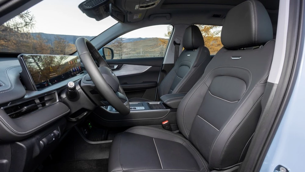 Гибридный Chery Tiggo 7 Pro Plug-in Hybrid салон интерьер первый ряд
