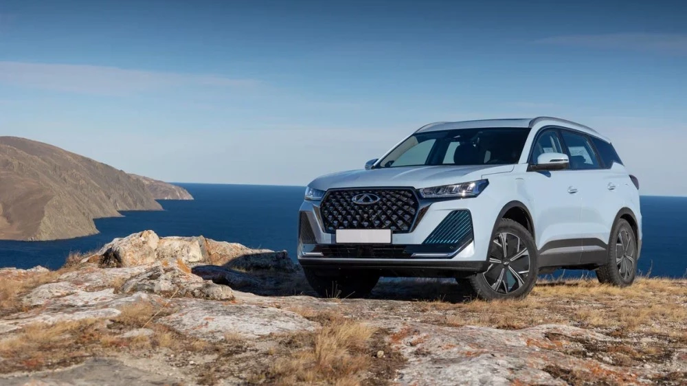 Chery Tiggo 7 Pro Plug-in Hybrid спереди сбоку