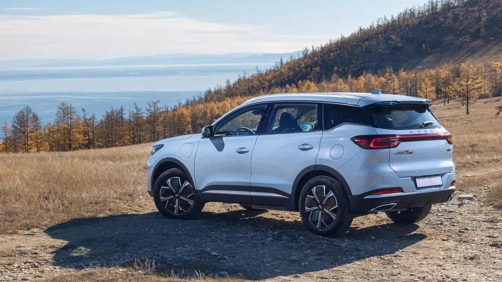 Chery Tiggo 7 Pro Plug-in Hybrid сзади сбоку