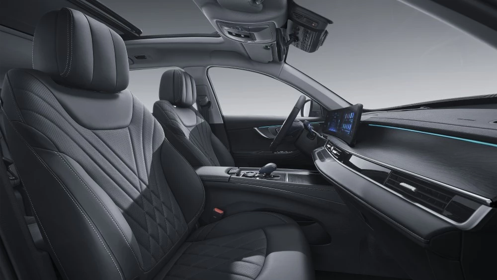 Гибридный кроссовер Chery Tiggo 8 Pro Plug-in Hybrid салон интерьер обновленный