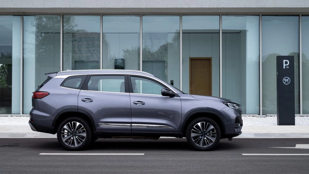 Гибридный кроссовер Chery Tiggo 8 Pro Plug-in Hybrid сбоку обновленный