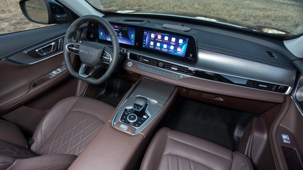 Chery Tiggo 8 Pro Plug-in Hybrid салон интерьер первый ряд