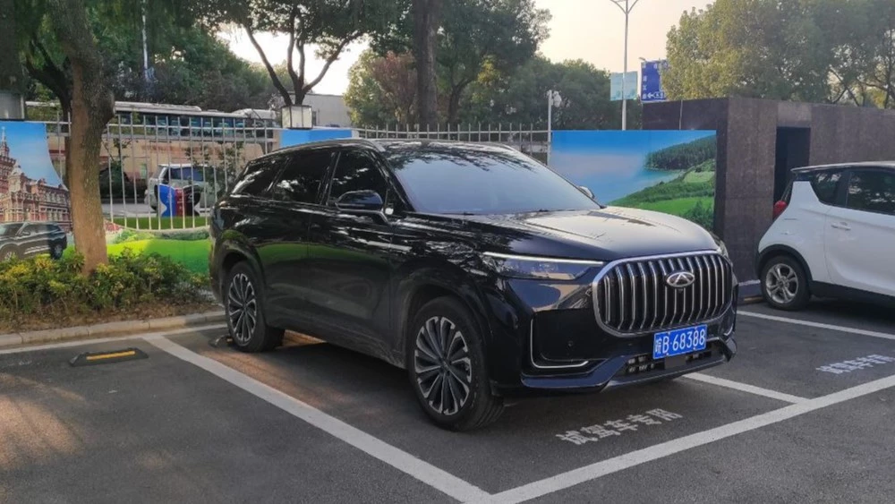 Chery Tiggo 9 в Китае сбоку спереди