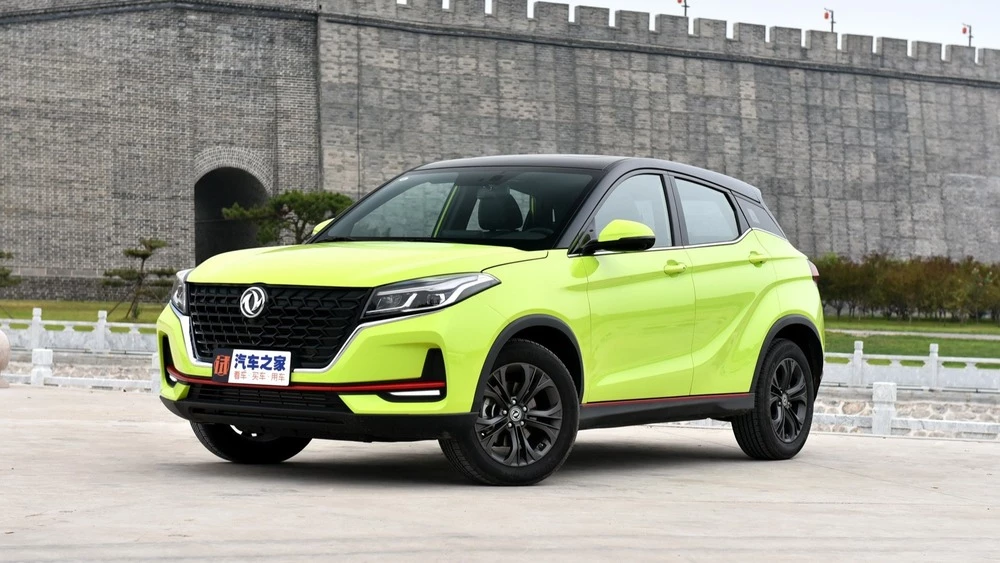 Кроссовер Dongfeng 500 сбоку спереди