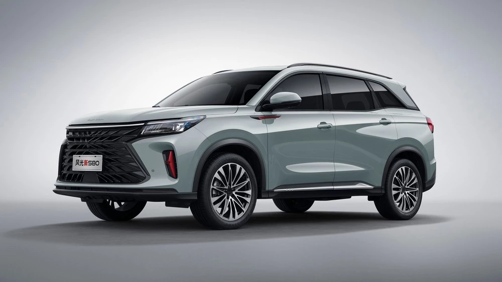 Кроссовер Dongfeng 600 сбоку спереди