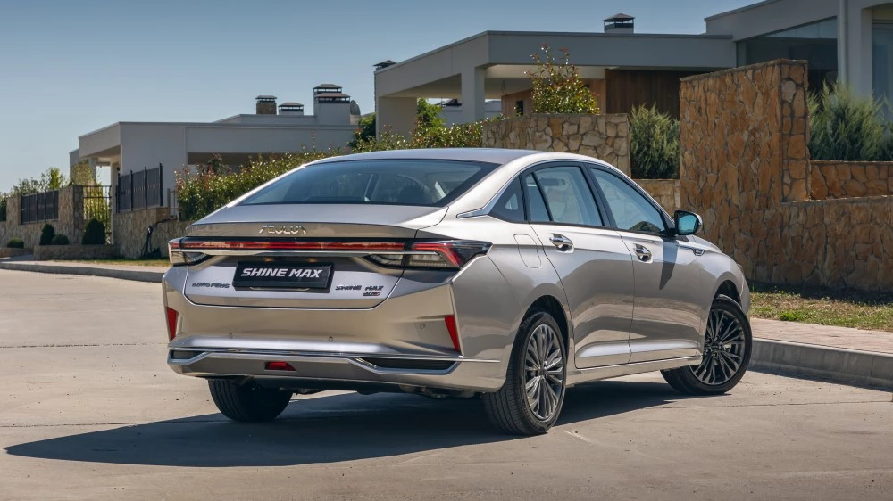 Dongfeng Aeolus Shine Max сбоку сзади