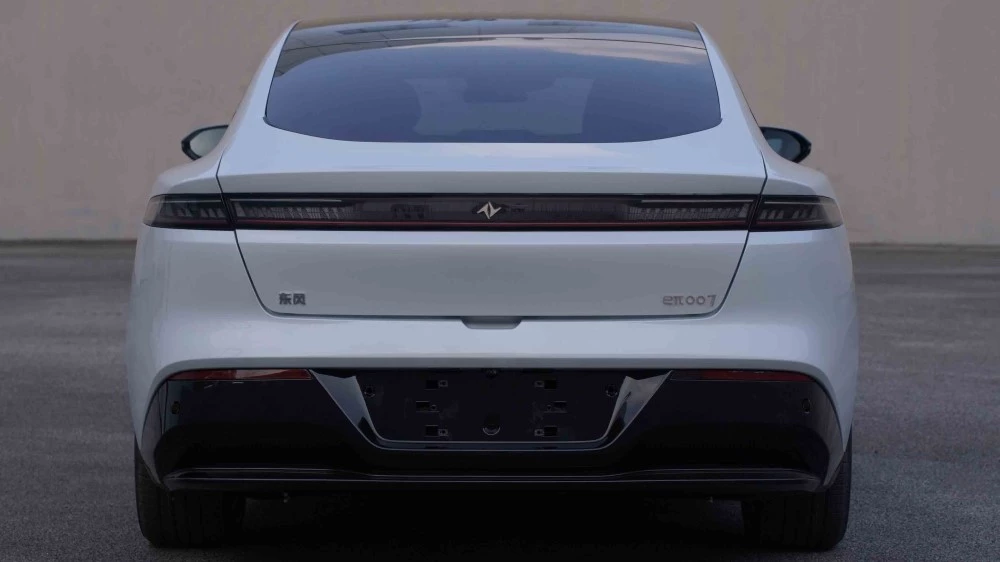 Dongfeng eπ 007 седан сбоку сзади