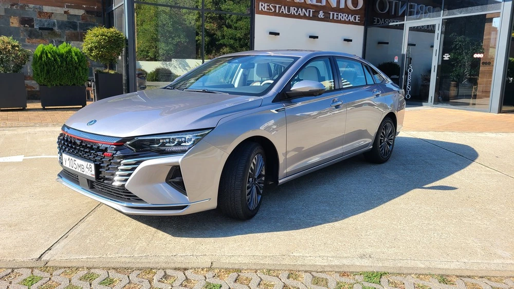 Dongfeng Aeolus Shine Max сбоку спереди