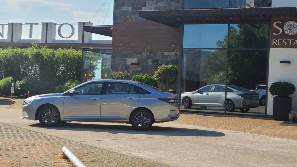 Dongfeng Aeolus Shine Max сбоку