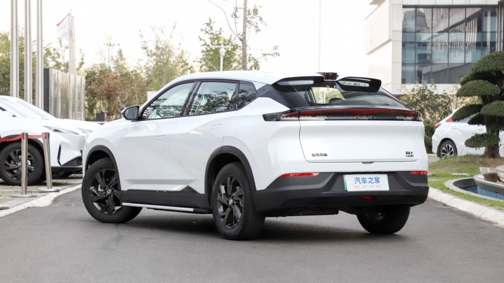 кроссовер Dongfeng Sky EV01 сзади сбоку