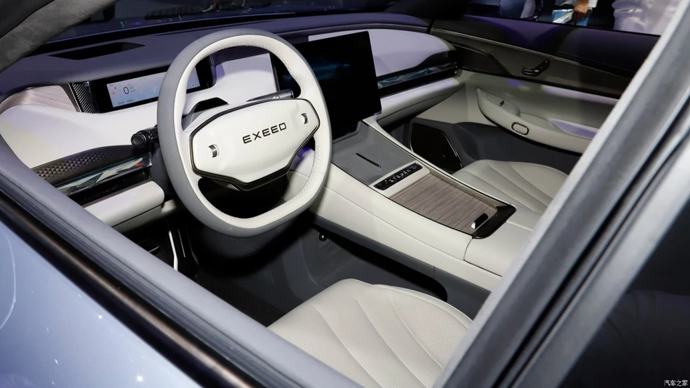 седан Exeed Exlantix ES салон интерьер