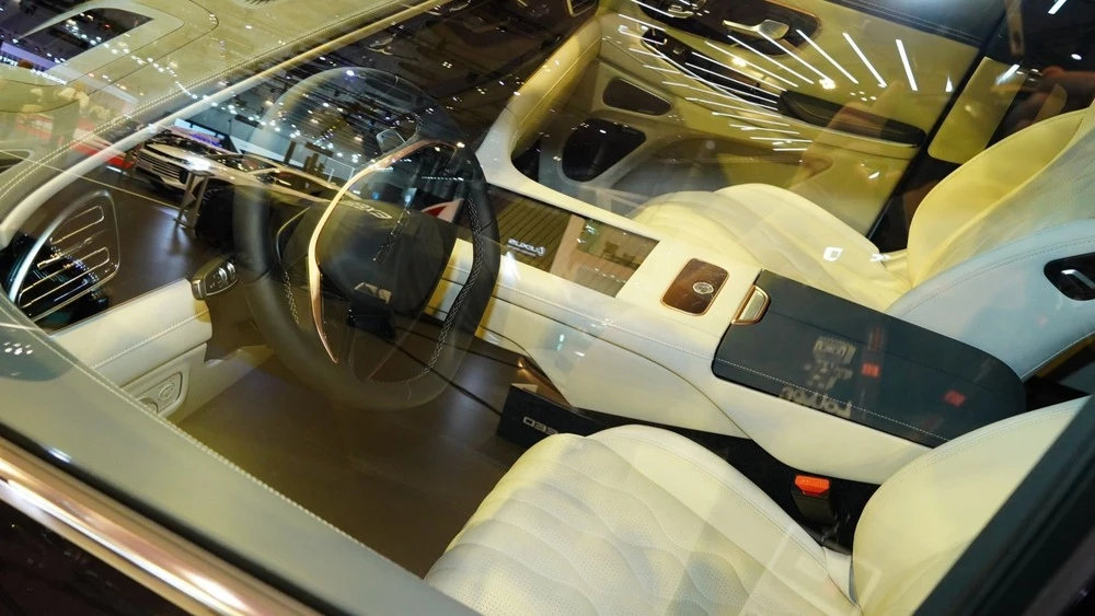 Обновленный кроссовер Exeed VX салон интерьер Женевский автосалон