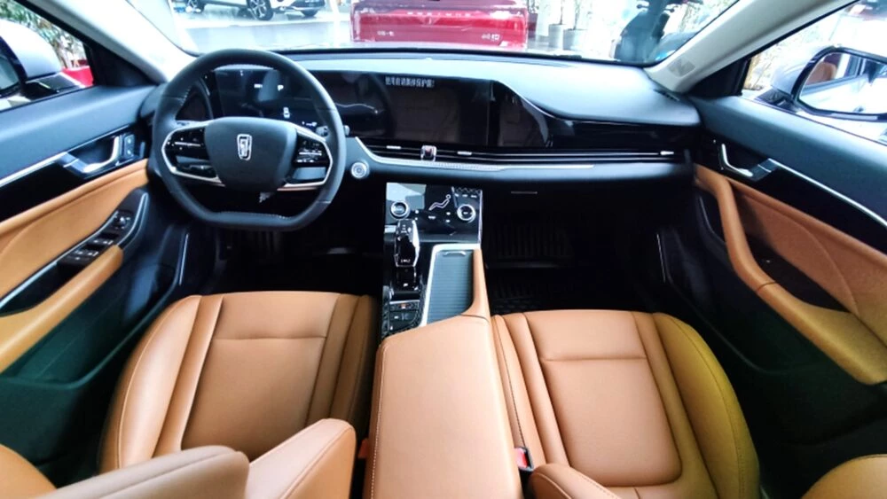 Лифтбек FAW Bestune B70 – идеал для такси дилерский центр Аарон салон интерьер