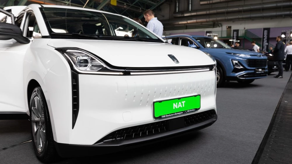 Автомобили FAW Bestune NAT и Bestune T90 выставка в Беларуси