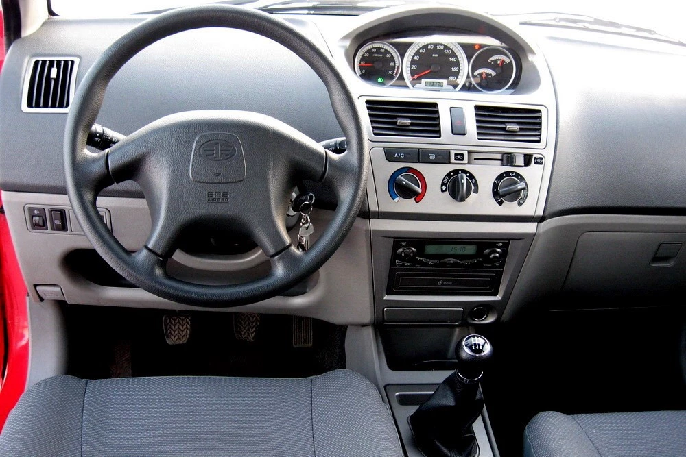 FAW Vita с пробегом подержанный салон интерьер