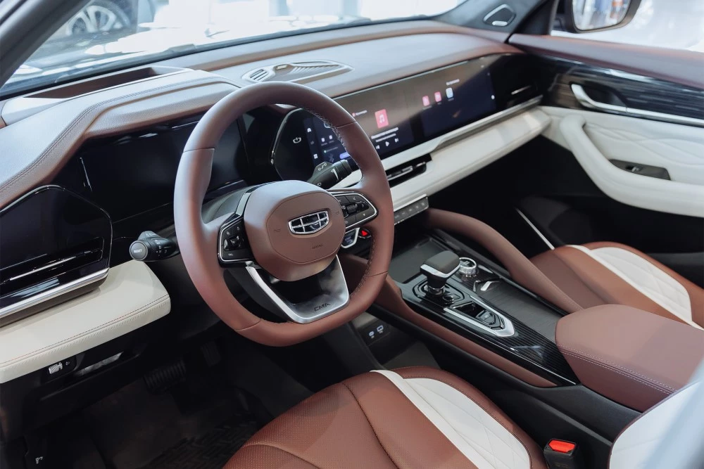 GEELY MONJARO вырвался на второе место Geely БИЗНЕС КАР Рублёвский салон интерьер