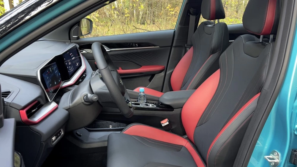 новый Geely Coolray 2023 салон интерьер первый ряд