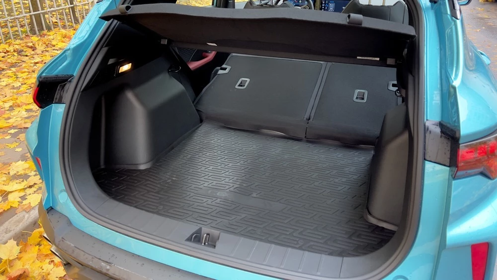 новый Geely Coolray 2023 салон интерьер багажник