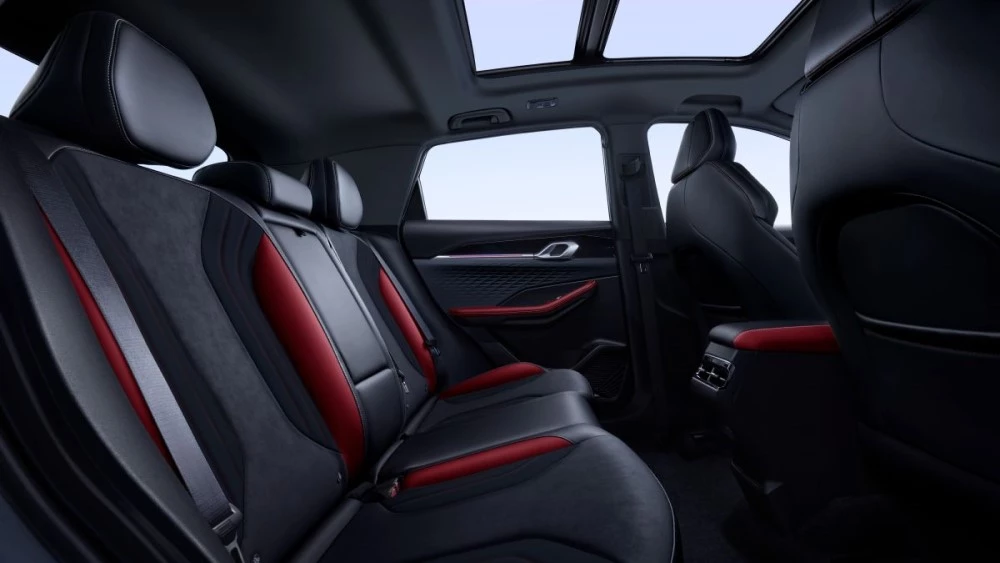 Geely Coolray старт продаж салон интерьер Второй ряд