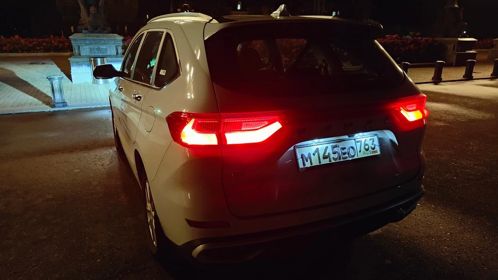 Haval M6 сзади ночной свет тест Мишина