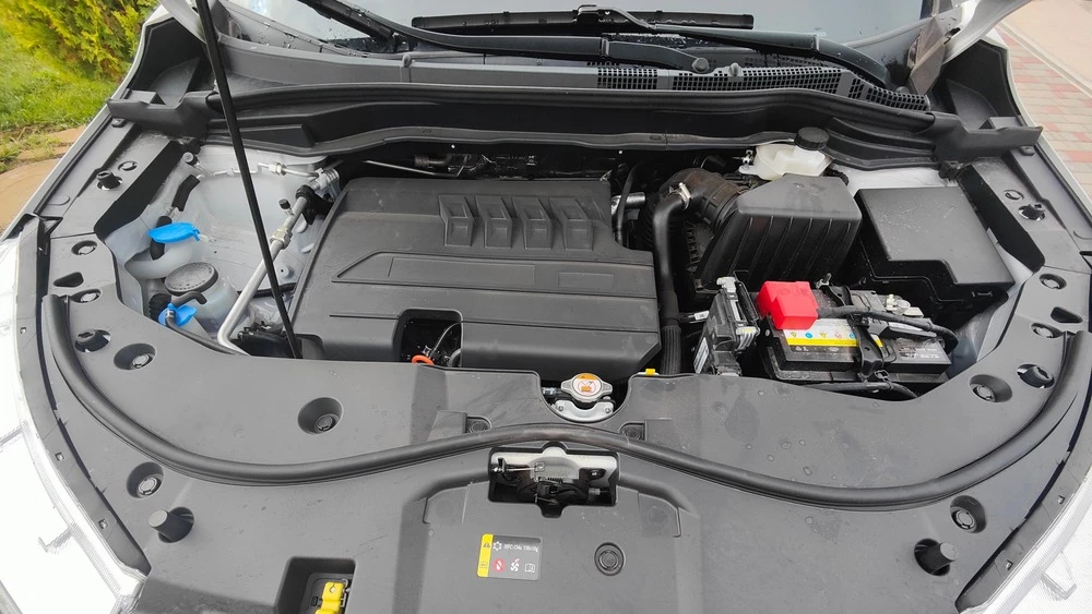 Haval M6 сзади капот тест Мишина двигатель