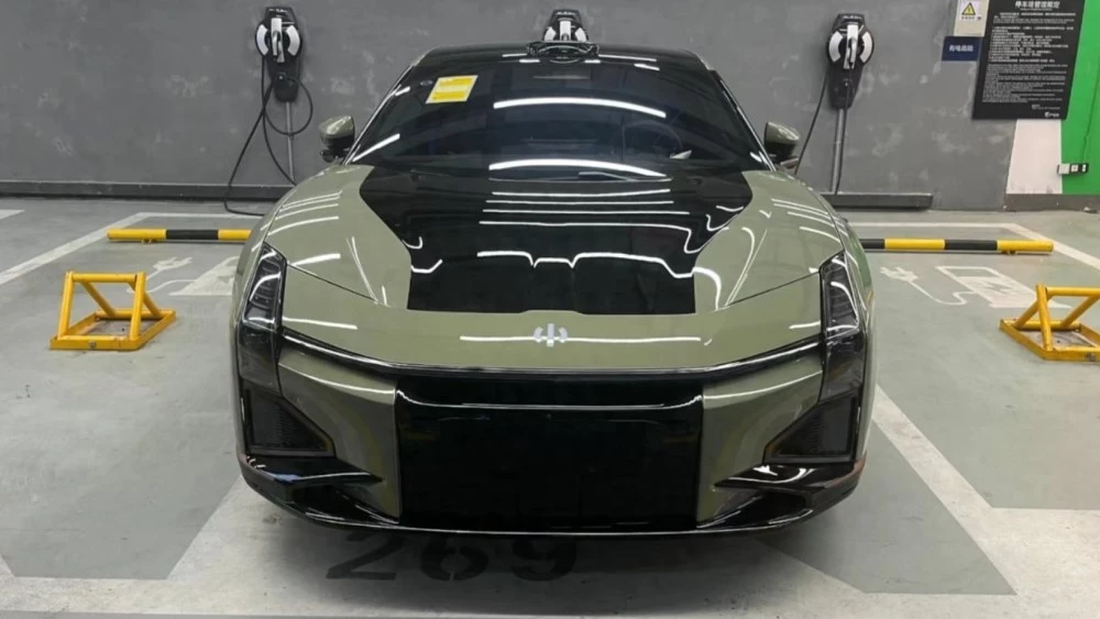 Электрический седан HiPhi Z City Version бюджетная версия спереди