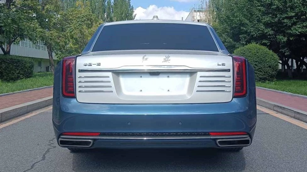 Hongqi L5 нового поколения сзади