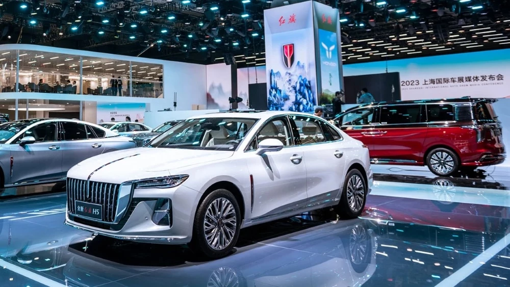 Hongqi привезет в Россию в этом году кроссовер и минивэн. Что это за модели новинки Hongqi Шанхайский автосалон 2023