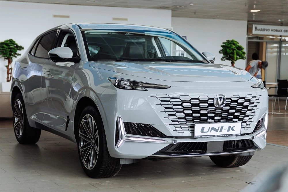 CHANGAN Измайлово Uni-K новый спереди сбоку в дилерском центре купить новый