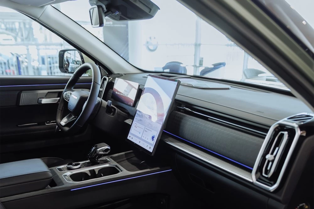 JAECOO J7 дилеры БалтАвтоТрейд-М в автосалоне салон интерьер